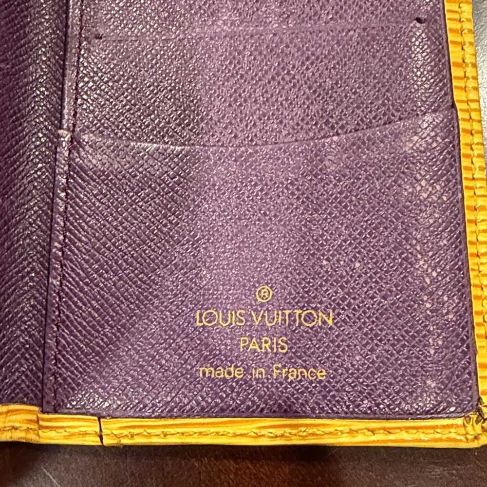 Louis Vuitton Vintage Epi Card Holder - Picture 13 of 13